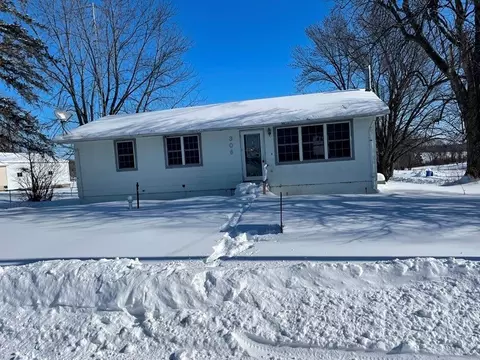 306 College St, Ackworth, IA 50001