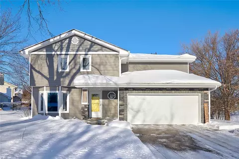 604 Prairie View Dr, West Des Moines, IA 50266