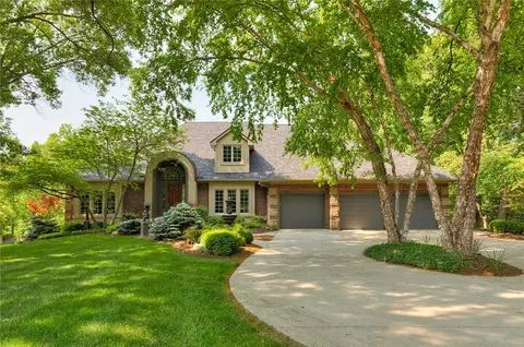 4104 Oakwood Ln, West Des Moines, IA 50265