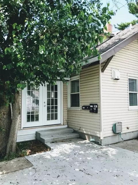 2712 Dean Ave, Des Moines, IA 50317