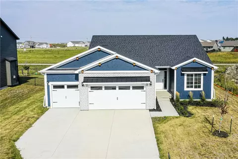 121 Creekside Dr SW, Bondurant, IA 50035