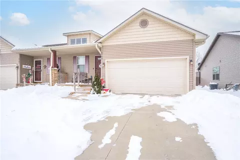 5793 NW 50th St, Johnston, IA 50131