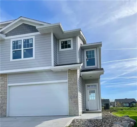15312 Bellflower Ln, Urbandale, IA 50323