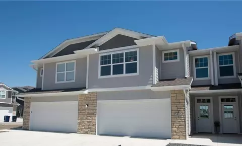 5435 154th Ct, Urbandale, IA 50323