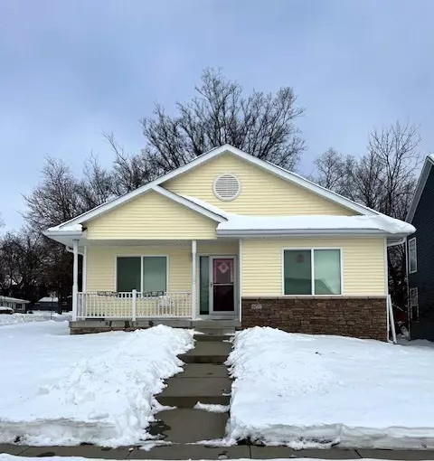 4027 Marigold Dr, Ames, IA 50014