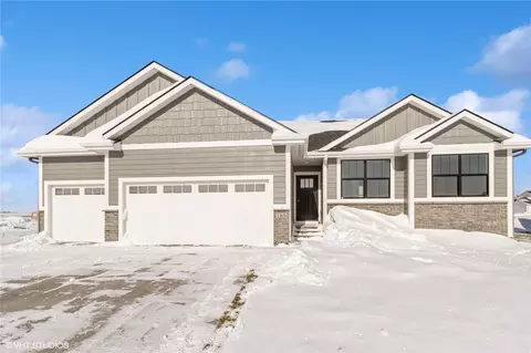 165 NW Hidden Knl, Waukee, IA 50263