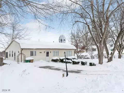 729 Jackson St, Norwalk, IA 50211