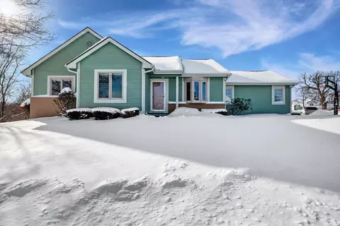 6900 Mill Pond Dr, Urbandale, IA 50322