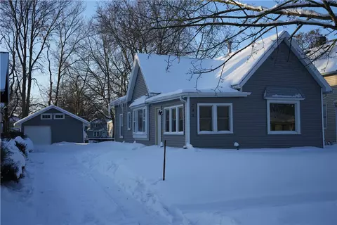 702 Oak Park Ave, Des Moines, IA 50313