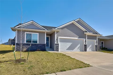105 Bailey Cir, Waukee, IA 50263