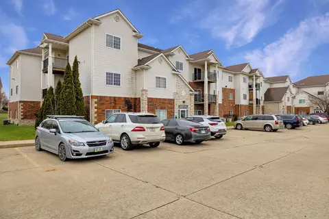 6255 Beechtree Dr #1208, West Des Moines, IA 50266