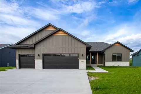 409 S Haley Ln, Prairie City, IA 50228