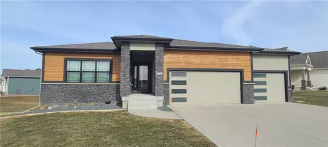 2114 NW 30th Ct, Ankeny, IA 50023