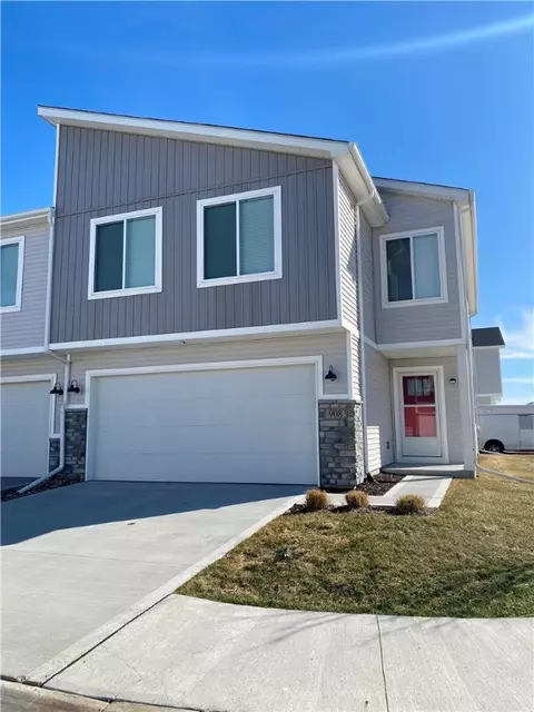 908 NE Traverse Dr, Waukee, IA 50263