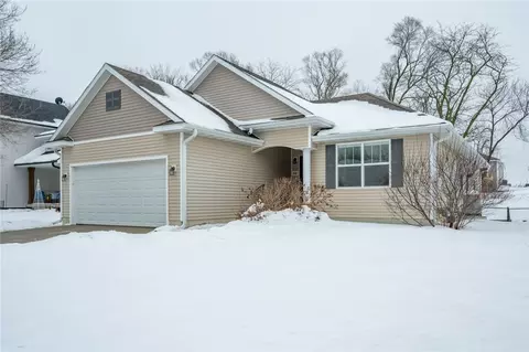 4961 Stream Side Cir, Des Moines, IA 50317