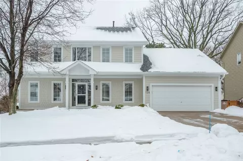 126 56th Pl, West Des Moines, IA 50266