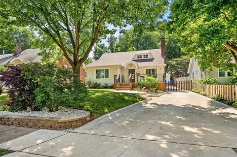 4120 11th St, Des Moines, IA 50313