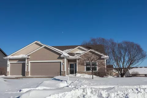 9457 Cedarwood Ct, West Des Moines, IA 50266