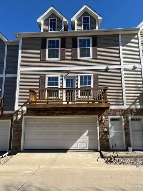 1137 Sandstone Ln, Pleasant Hill, IA 50327