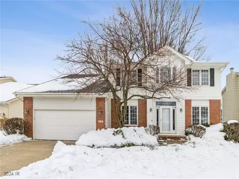4727 93rd St, Urbandale, IA 50322
