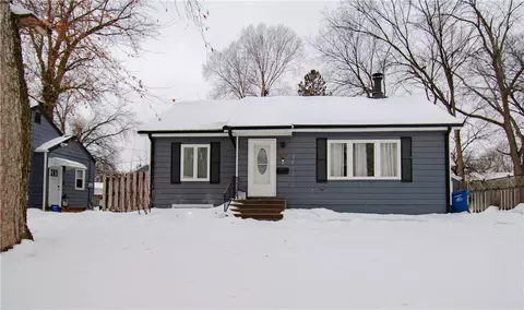 1712 61st St, Des Moines, IA 50322