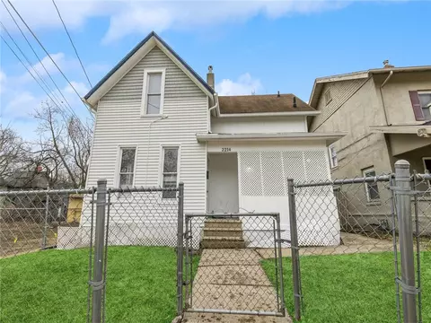 2214 Carpenter Ave, Des Moines, IA 50311