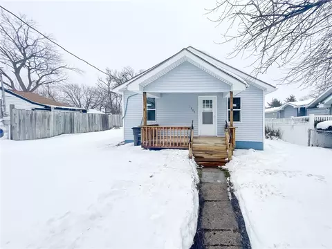 1305 E 26th St, Des Moines, IA 50317