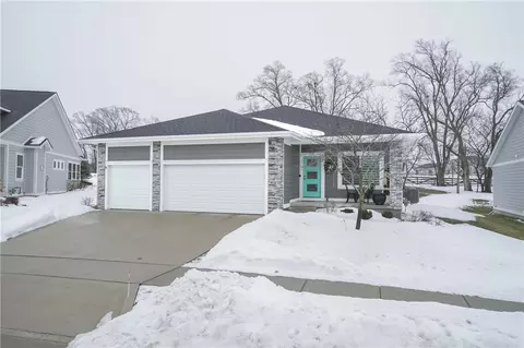 9418 Bellflower Ln, Norwalk, IA 50211