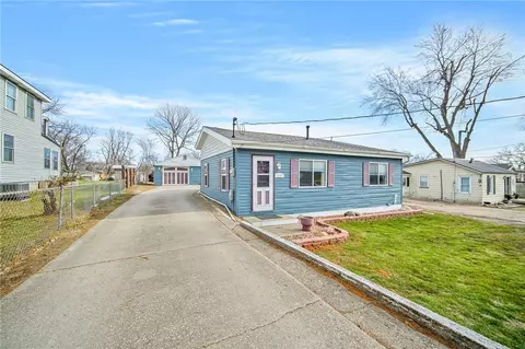 4295 NE 32nd St, Des Moines, IA 50317