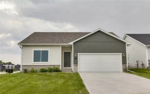 1122 NW Petersen Dr, Waukee, IA 50263