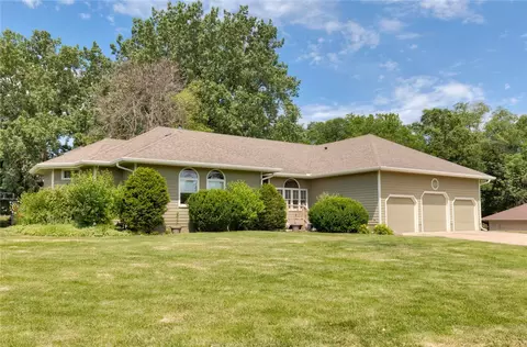 302 SW Country Club Ln, Ankeny, IA 50023