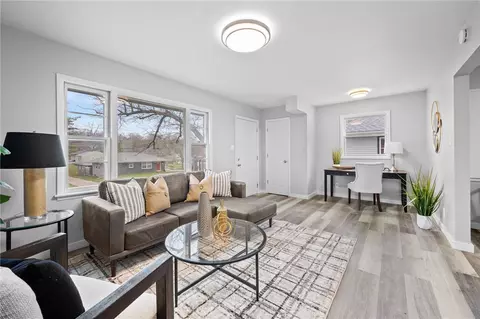 2736 Bennett Ave, Des Moines, IA 50310