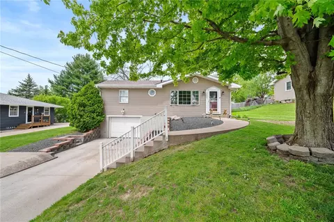 4600 Fairview Dr, Pleasant Hill, IA 50327