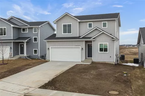 16667 Mill Pond Dr, Urbandale, IA 50323