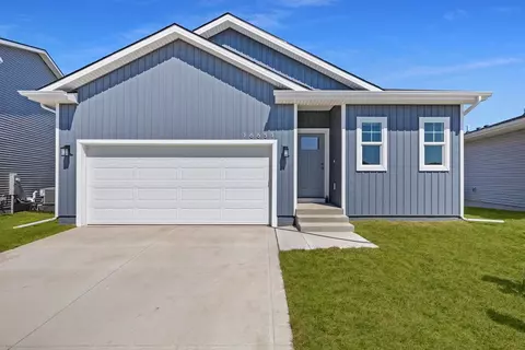 16651 Mill Pond Dr, Urbandale, IA 50323