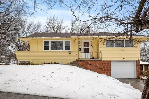 2429 Mansfield Dr, Des Moines, IA 50317