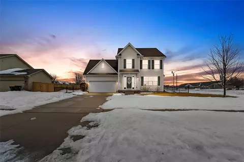 1755 SE Greentree Dr, Waukee, IA 50263