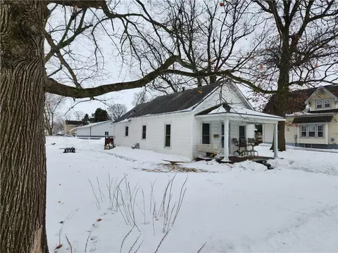 306 SW Kent St, Greenfield, IA 50849