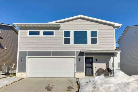 17115 Blue Sage Ln, Urbandale, IA 50323