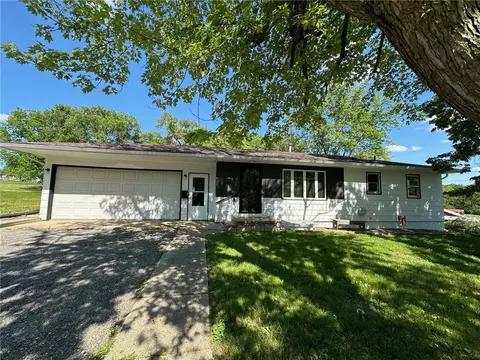 803 3rd St S, Winterset, IA 50273