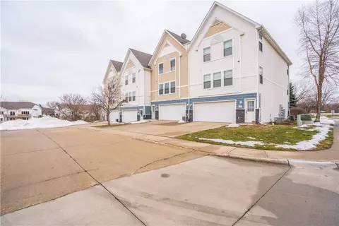1115 SE Village View Ln, Ankeny, IA 50021