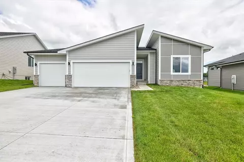 10023 NW 68th Ave, Johnston, IA 50131