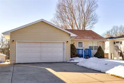 5079 Parkridge Ave, Pleasant Hill, IA 50327