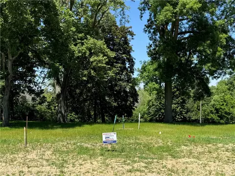 809 Academy Cir, Nevada, IA 50201