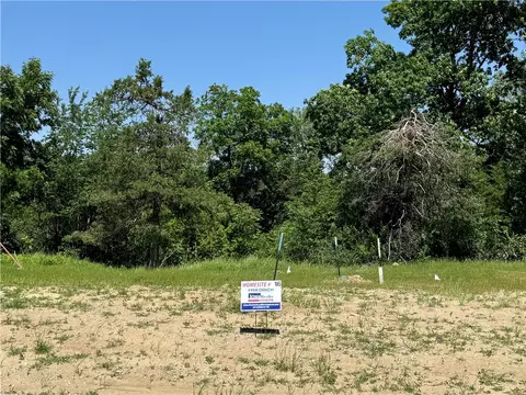 815 Academy Cir, Nevada, IA 50201