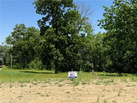 827 Academy Cir, Nevada, IA 50201