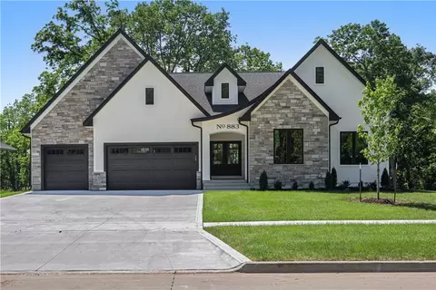 883 S Kingswood Ct, West Des Moines, IA 50266