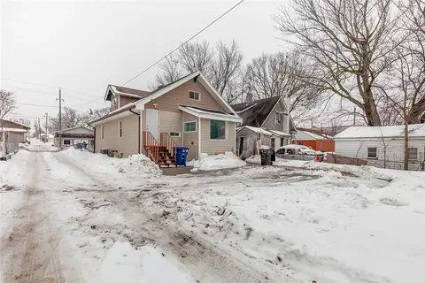 2720 E 9th St, Des Moines, IA 50316