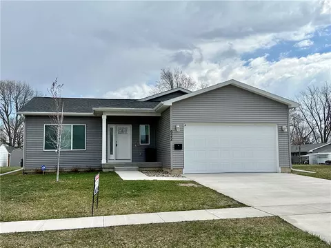 922 E 9th St N, Newton, IA 50208
