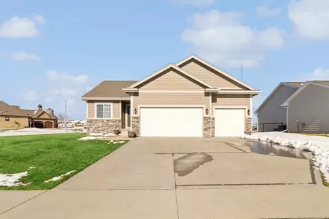 203 31st St SE, Altoona, IA 50009